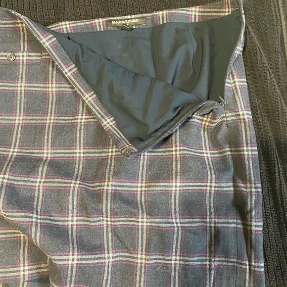 Banana Republic plaid mini skirt - Picture 2 of 4